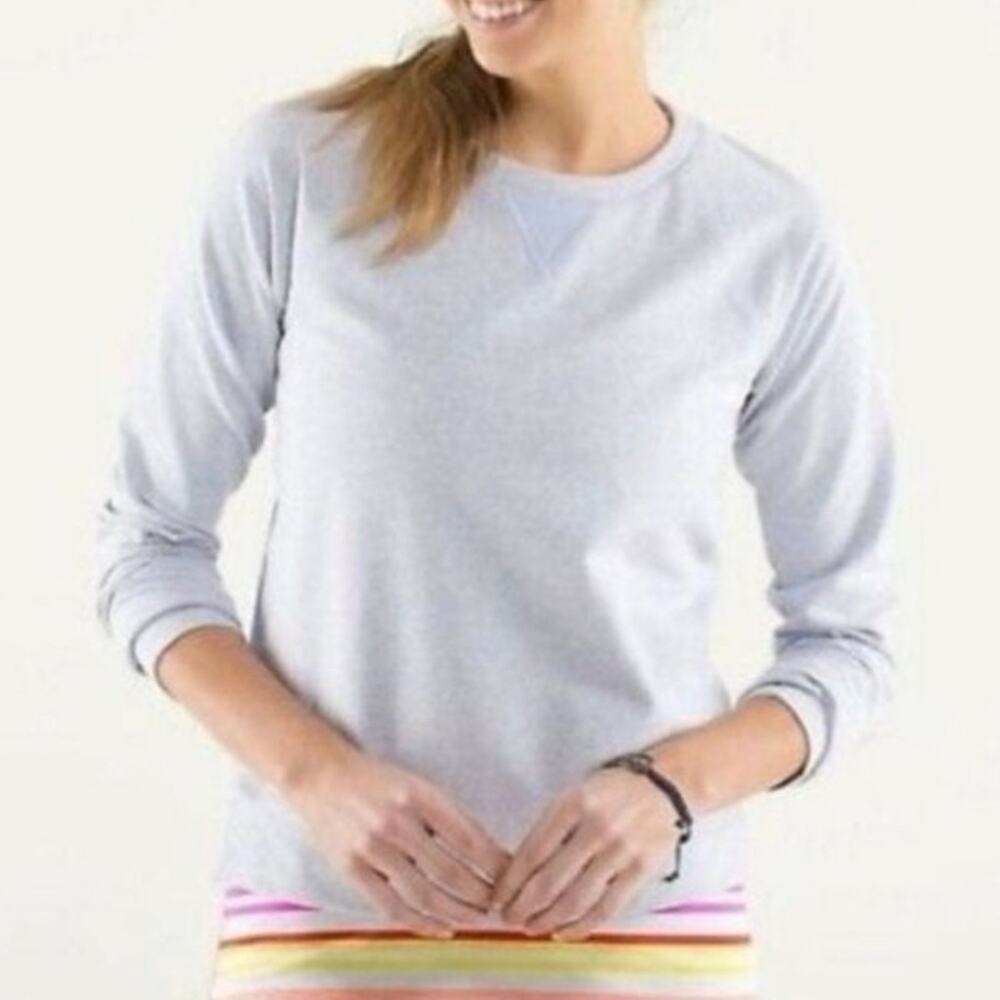 Lululemon Voyager crew neck pullover in EUC. No tags but fits like a 2 or 4